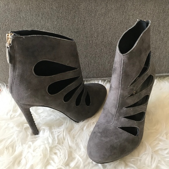 Rebecca Minkoff Acadia Gray Suede Cut Out Round Toe Heeled Ankle Booties - Picture 3 of 8